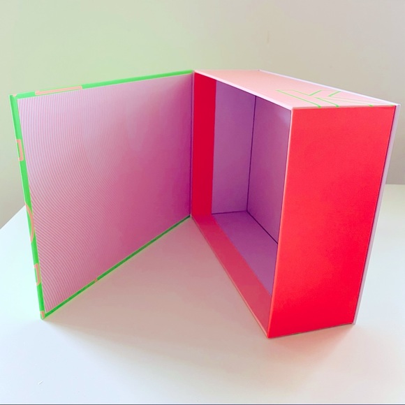 Drunk Elephant Neon coloured storage box with magnetic catch at edges - Picture 7 of 8